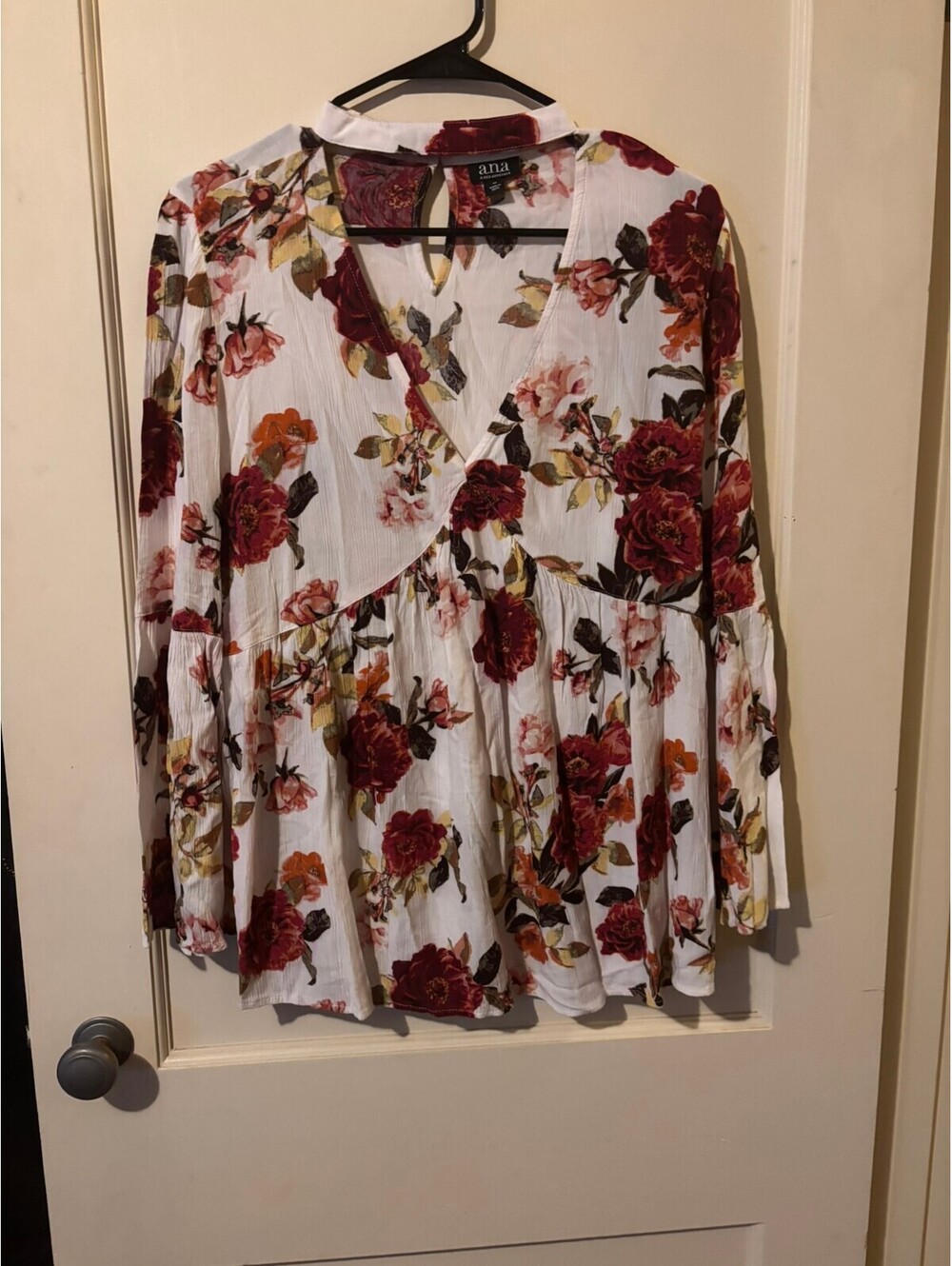 a.n.a floral keyhole blouse Medium